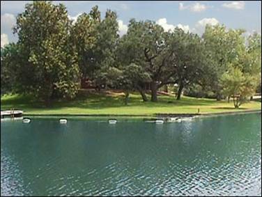 River Oaks Lodge in Kingsland, Texas